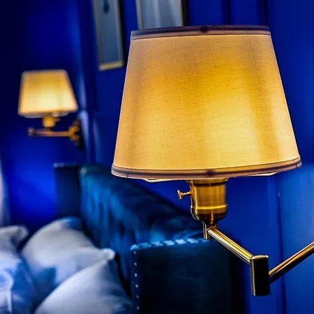 Royal Blue - روما